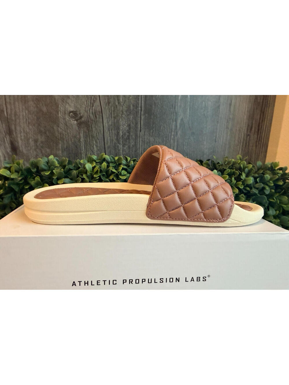 APL Women's Lusso Beachwood/Pristine Quilted Nappa Leather Slides EU 37  US 7